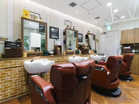 横濱BARBER NARITA +PLUS 6